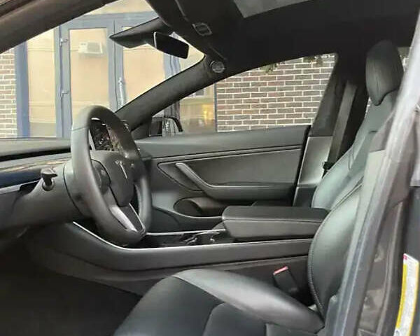 Серый Тесла Модель 3, объемом двигателя 0 л и пробегом 90 тыс. км за 27800 $, фото 17 на Automoto.ua