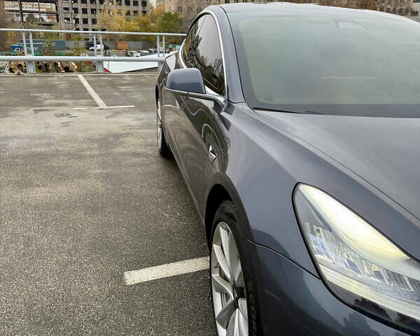 Серый Тесла Модель 3, объемом двигателя 0 л и пробегом 63 тыс. км за 20500 $, фото 7 на Automoto.ua