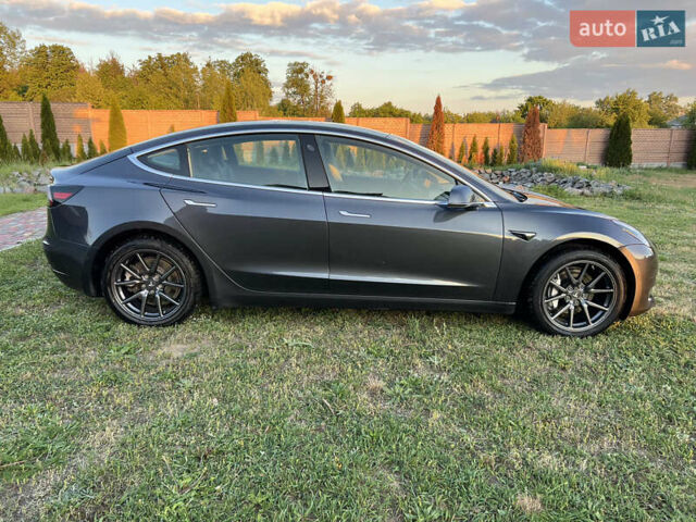 Серый Тесла Модель 3, объемом двигателя 0 л и пробегом 69 тыс. км за 17600 $, фото 6 на Automoto.ua