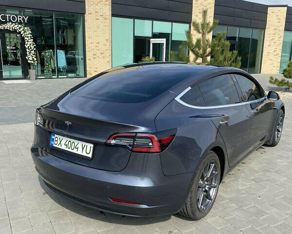Тесла Модель 3 2019 у Хмельницькому на Automoto.ua Сірий Тесла Модель 3, об'ємом двигуна 0 л та пробігом 205 тис. км за 17399 $, фото 6 на Automoto.ua