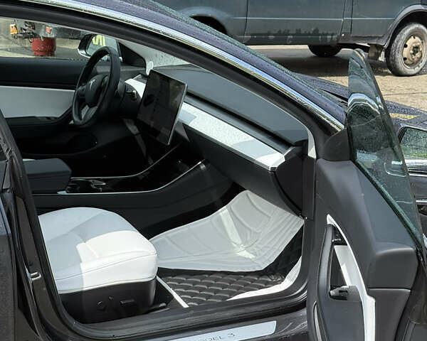 Тесла Модель 3 2019 у Києві на Automoto.ua Сірий Тесла Модель 3, об'ємом двигуна 0 л та пробігом 167 тис. км за 15500 $, фото 8 на Automoto.ua