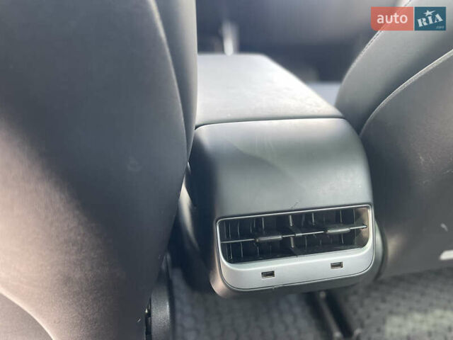 Сірий Тесла Модель 3, об'ємом двигуна 0 л та пробігом 52 тис. км за 19999 $, фото 24 на Automoto.ua