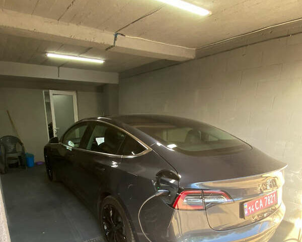 Серый Тесла Модель 3, объемом двигателя 0 л и пробегом 140 тыс. км за 14000 $, фото 3 на Automoto.ua