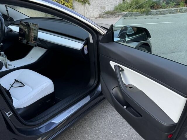 Сірий Тесла Модель 3, об'ємом двигуна 0 л та пробігом 126 тис. км за 21000 $, фото 22 на Automoto.ua