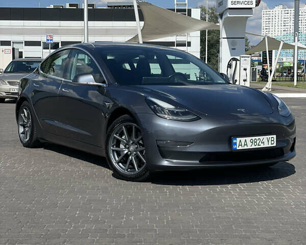 Серый Тесла Модель 3, объемом двигателя 0 л и пробегом 153 тыс. км за 20799 $, фото 2 на Automoto.ua