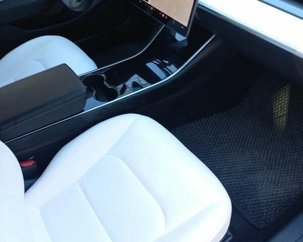 Сірий Тесла Модель 3, об'ємом двигуна 0 л та пробігом 85 тис. км за 22000 $, фото 31 на Automoto.ua