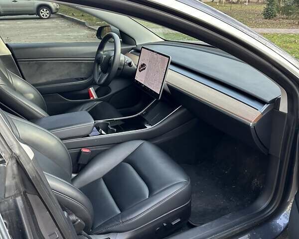 Серый Тесла Модель 3, объемом двигателя 0 л и пробегом 170 тыс. км за 20000 $, фото 4 на Automoto.ua