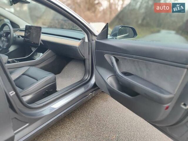 Серый Тесла Модель 3, объемом двигателя 0 л и пробегом 103 тыс. км за 13499 $, фото 12 на Automoto.ua