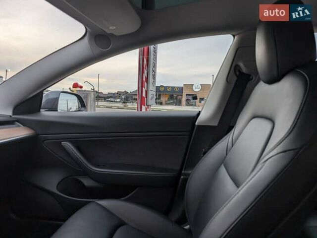Серый Тесла Модель 3, объемом двигателя 0 л и пробегом 60 тыс. км за 23400 $, фото 49 на Automoto.ua