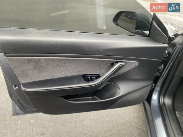 Серый Тесла Модель 3, объемом двигателя 0 л и пробегом 106 тыс. км за 17999 $, фото 24 на Automoto.ua