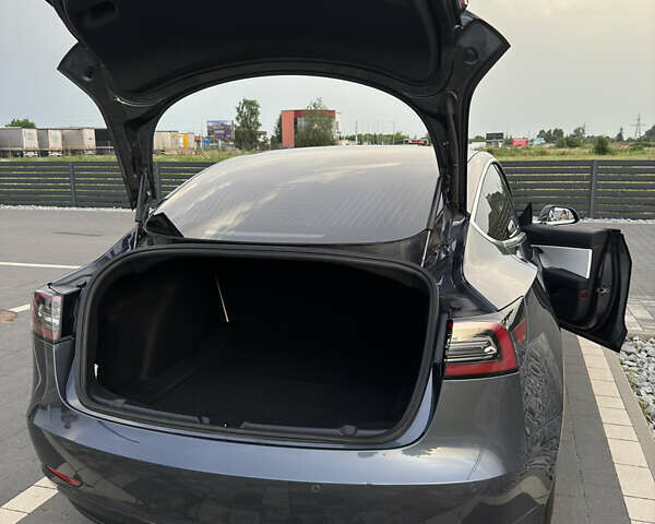 Серый Тесла Модель 3, объемом двигателя 0 л и пробегом 89 тыс. км за 19300 $, фото 12 на Automoto.ua