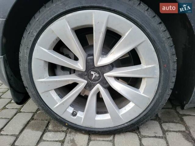 Серый Тесла Модель 3, объемом двигателя 0 л и пробегом 121 тыс. км за 23000 $, фото 4 на Automoto.ua