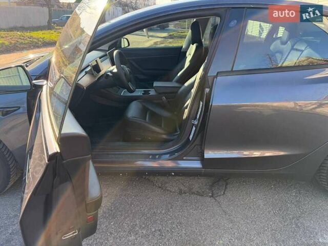 Серый Тесла Модель 3, объемом двигателя 0 л и пробегом 97 тыс. км за 18700 $, фото 5 на Automoto.ua