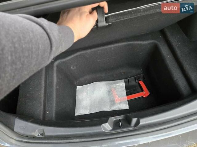 Сірий Тесла Модель 3, об'ємом двигуна 0 л та пробігом 260 тис. км за 13700 $, фото 13 на Automoto.ua