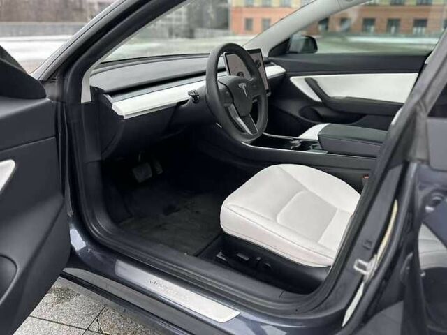 Сірий Тесла Модель 3, об'ємом двигуна 0 л та пробігом 57 тис. км за 17000 $, фото 9 на Automoto.ua
