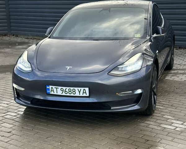 Серый Тесла Модель 3, объемом двигателя 0 л и пробегом 50 тыс. км за 20400 $, фото 1 на Automoto.ua