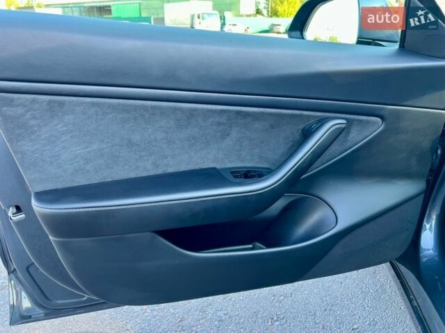 Серый Тесла Модель 3, объемом двигателя 0 л и пробегом 51 тыс. км за 20800 $, фото 22 на Automoto.ua