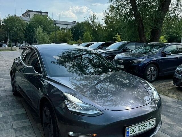 Серый Тесла Модель 3, объемом двигателя 0 л и пробегом 68 тыс. км за 15800 $, фото 3 на Automoto.ua