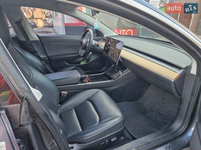 Серый Тесла Модель 3, объемом двигателя 0 л и пробегом 93 тыс. км за 19500 $, фото 8 на Automoto.ua