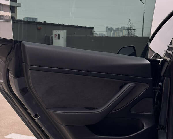 Серый Тесла Модель 3, объемом двигателя 0 л и пробегом 198 тыс. км за 15300 $, фото 35 на Automoto.ua