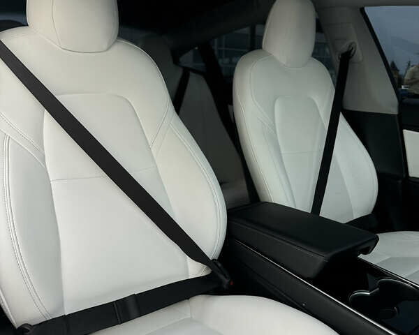 Серый Тесла Модель 3, объемом двигателя 0 л и пробегом 95 тыс. км за 19100 $, фото 14 на Automoto.ua