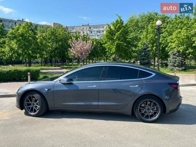 Серый Тесла Модель 3, объемом двигателя 0 л и пробегом 68 тыс. км за 20500 $, фото 4 на Automoto.ua