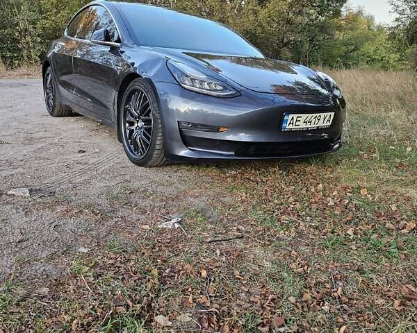 Серый Тесла Модель 3, объемом двигателя 0 л и пробегом 210 тыс. км за 18200 $, фото 3 на Automoto.ua