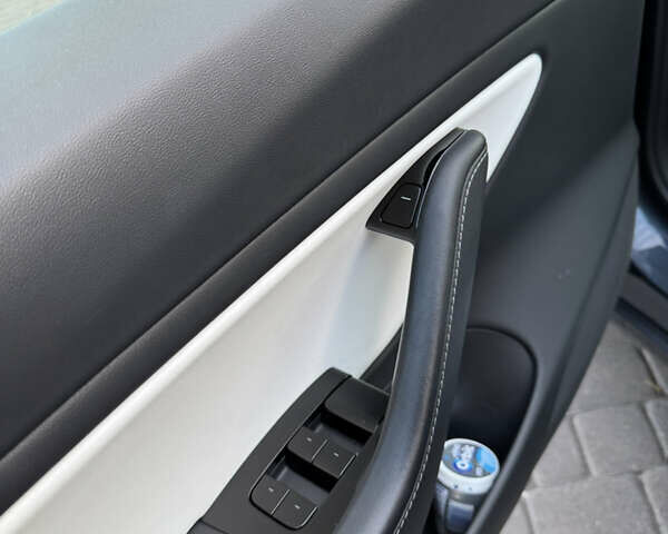 Сірий Тесла Модель 3, об'ємом двигуна 0 л та пробігом 111 тис. км за 16850 $, фото 20 на Automoto.ua