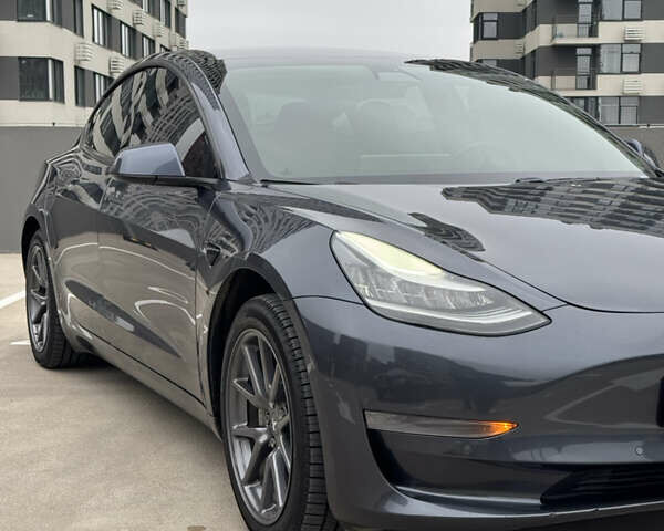 Серый Тесла Модель 3, объемом двигателя 0 л и пробегом 198 тыс. км за 15300 $, фото 1 на Automoto.ua