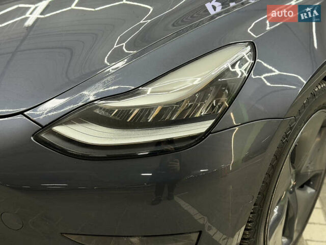 Серый Тесла Модель 3, объемом двигателя 0 л и пробегом 114 тыс. км за 17000 $, фото 2 на Automoto.ua