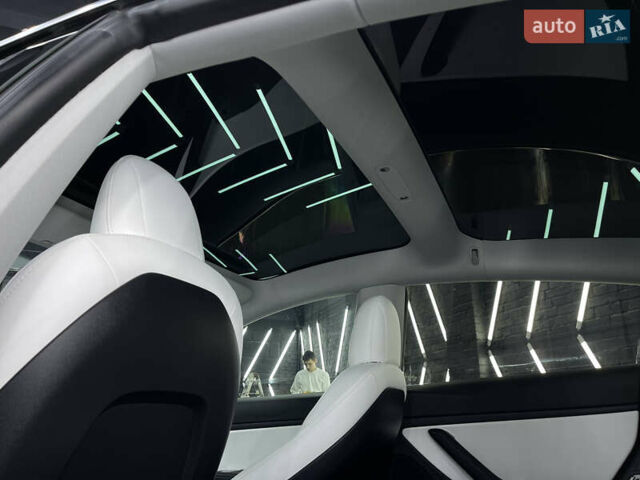Серый Тесла Модель 3, объемом двигателя 0 л и пробегом 62 тыс. км за 26000 $, фото 33 на Automoto.ua