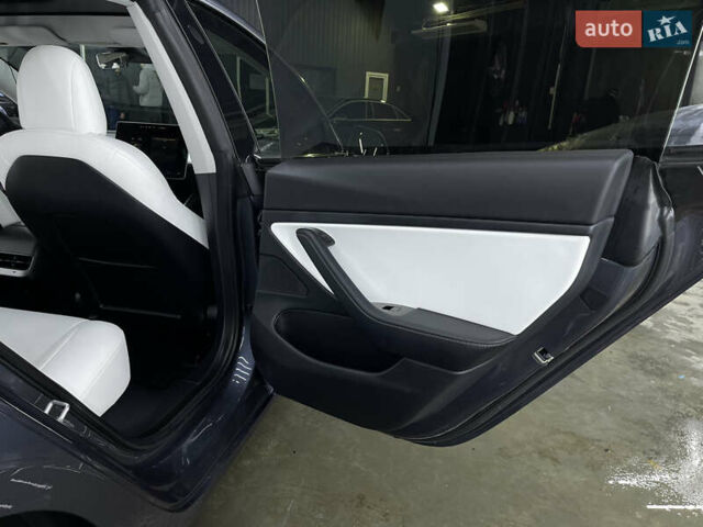 Серый Тесла Модель 3, объемом двигателя 0 л и пробегом 62 тыс. км за 26000 $, фото 21 на Automoto.ua