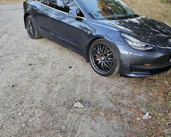 Серый Тесла Модель 3, объемом двигателя 0 л и пробегом 210 тыс. км за 18200 $, фото 4 на Automoto.ua