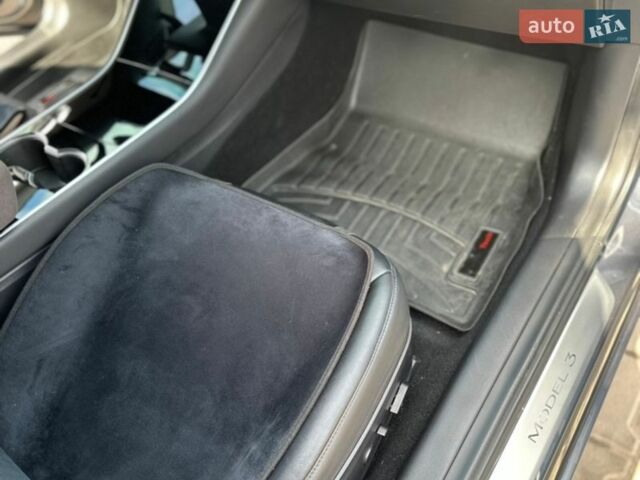 Серый Тесла Модель 3, объемом двигателя 0 л и пробегом 88 тыс. км за 18750 $, фото 23 на Automoto.ua