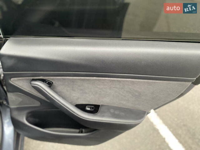 Серый Тесла Модель 3, объемом двигателя 0 л и пробегом 106 тыс. км за 17999 $, фото 31 на Automoto.ua