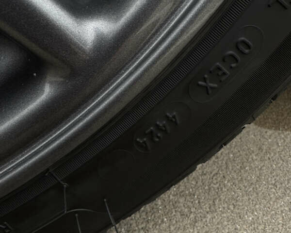 Серый Тесла Модель 3, объемом двигателя 0 л и пробегом 198 тыс. км за 15300 $, фото 15 на Automoto.ua