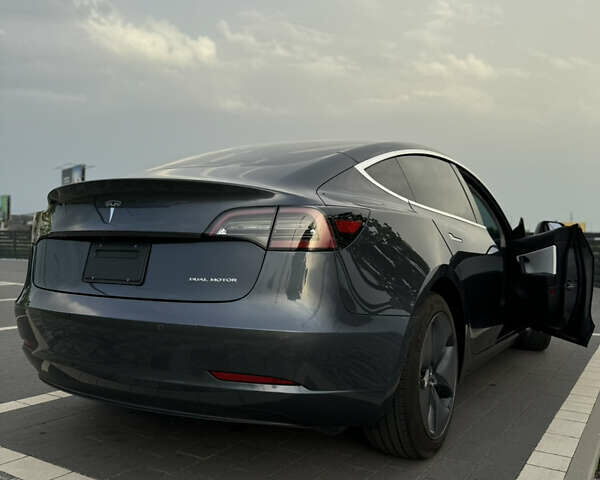 Серый Тесла Модель 3, объемом двигателя 0 л и пробегом 89 тыс. км за 19300 $, фото 4 на Automoto.ua