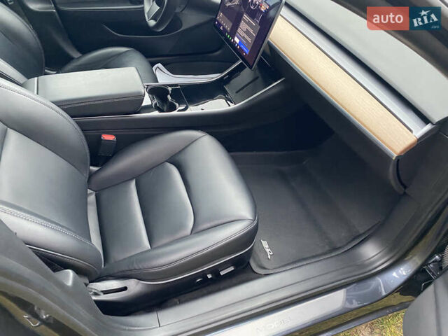 Серый Тесла Модель 3, объемом двигателя 0 л и пробегом 123 тыс. км за 21500 $, фото 5 на Automoto.ua