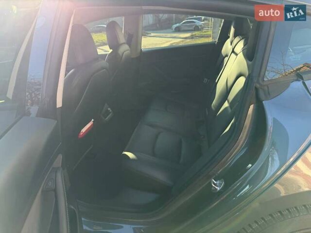 Серый Тесла Модель 3, объемом двигателя 0 л и пробегом 97 тыс. км за 18700 $, фото 1 на Automoto.ua