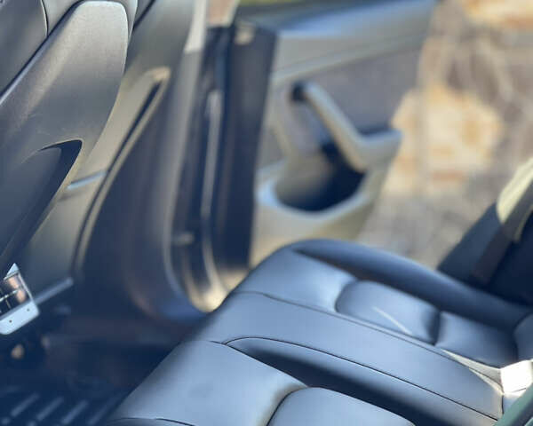 Сірий Тесла Модель 3, об'ємом двигуна 0 л та пробігом 60 тис. км за 16300 $, фото 30 на Automoto.ua