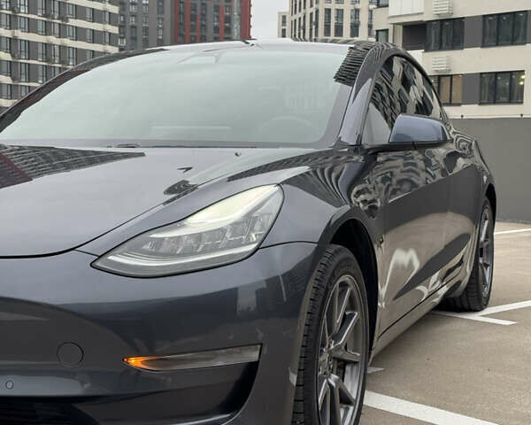 Серый Тесла Модель 3, объемом двигателя 0 л и пробегом 198 тыс. км за 15300 $, фото 4 на Automoto.ua