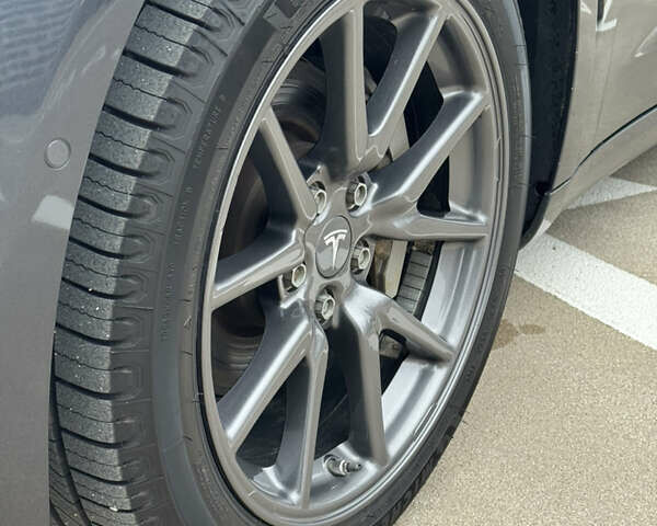 Серый Тесла Модель 3, объемом двигателя 0 л и пробегом 198 тыс. км за 15300 $, фото 14 на Automoto.ua