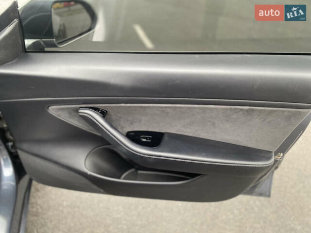 Серый Тесла Модель 3, объемом двигателя 0 л и пробегом 106 тыс. км за 17999 $, фото 29 на Automoto.ua