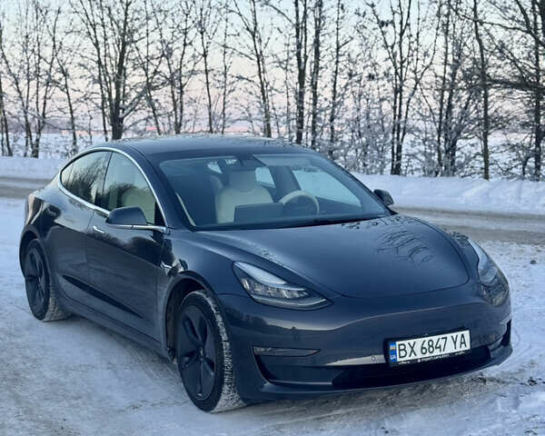 Серый Тесла Модель 3, объемом двигателя 0 л и пробегом 149 тыс. км за 16500 $, фото 3 на Automoto.ua
