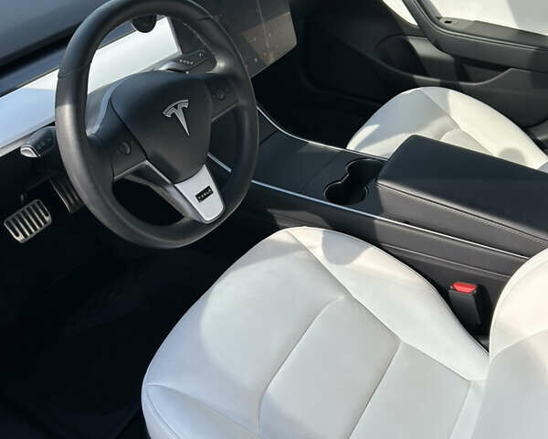 Серый Тесла Модель 3, объемом двигателя 0 л и пробегом 74 тыс. км за 20000 $, фото 6 на Automoto.ua
