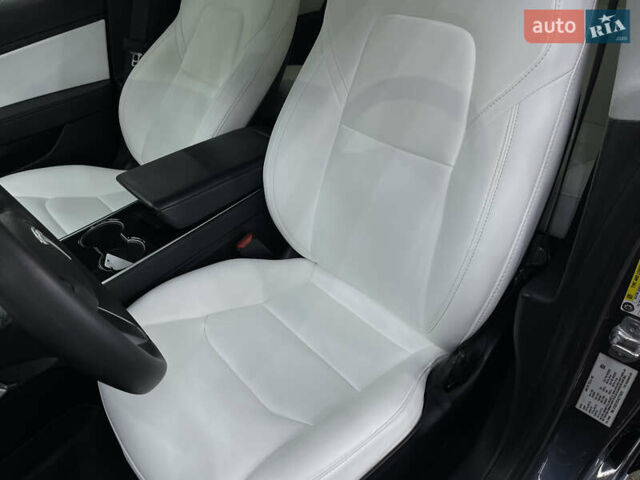 Серый Тесла Модель 3, объемом двигателя 0 л и пробегом 62 тыс. км за 26000 $, фото 17 на Automoto.ua