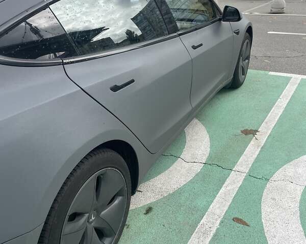 Сірий Тесла Модель 3, об'ємом двигуна 0 л та пробігом 143 тис. км за 15555 $, фото 8 на Automoto.ua