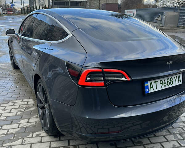 Серый Тесла Модель 3, объемом двигателя 0 л и пробегом 50 тыс. км за 20400 $, фото 3 на Automoto.ua