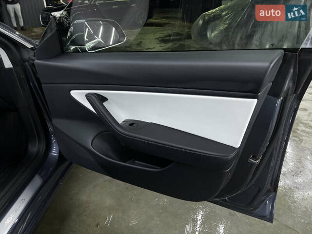 Серый Тесла Модель 3, объемом двигателя 0 л и пробегом 62 тыс. км за 26000 $, фото 22 на Automoto.ua