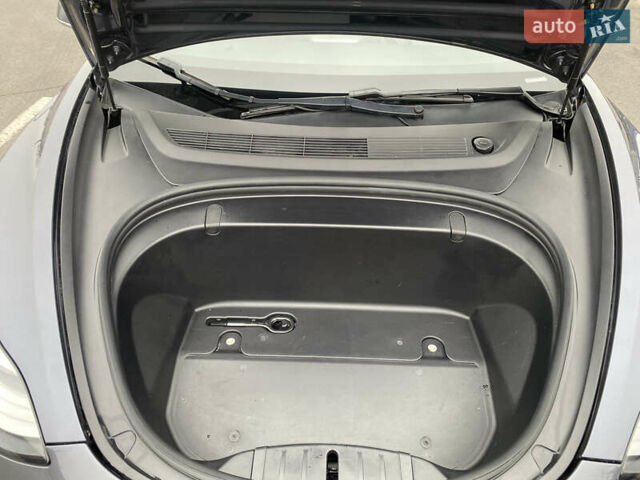 Серый Тесла Модель 3, объемом двигателя 0 л и пробегом 106 тыс. км за 17999 $, фото 20 на Automoto.ua